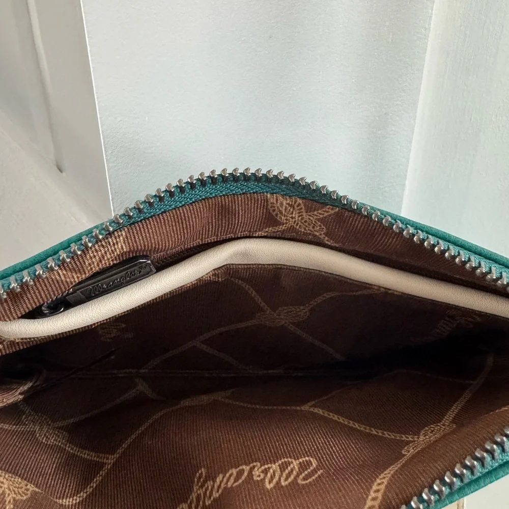 Wrangler Long Live Cowgirls Crossbody Clutch - Picture 4 of 6